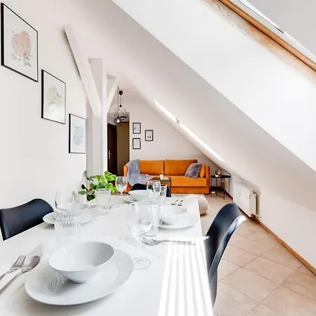 Cozy & Quiet Center Attic With Castle View - Vtub Appartement *