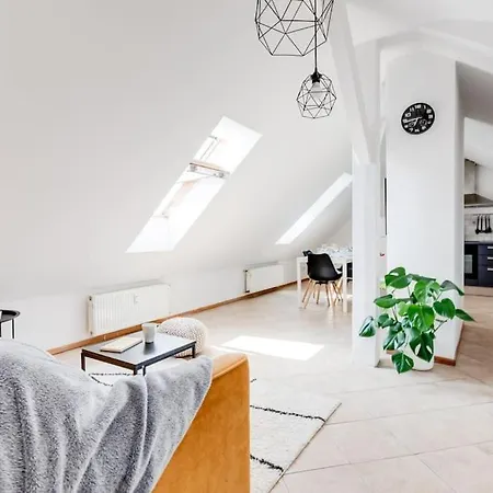 Cozy & Quiet Center Attic With Castle View - Vtub Apartment *