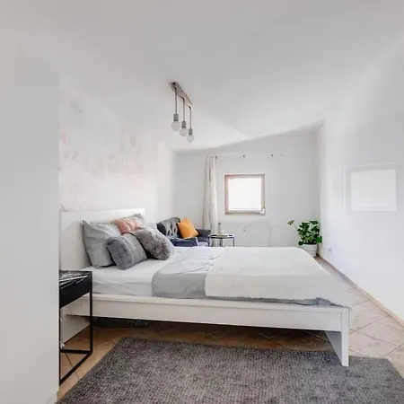 Cozy & Quiet Center Attic With Castle View - Vtub * פראג